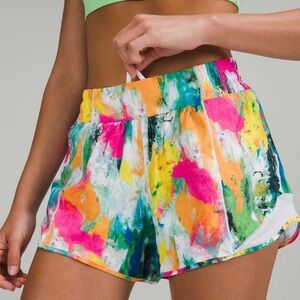 Lululemon Hotty Hot Low-Rise Lined Short in the Multi color size 4